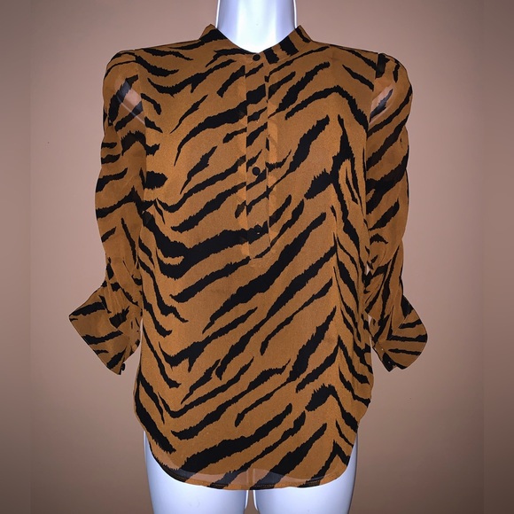 White House Black Market button up blouse top size medium M tiger - Picture 1 of 4